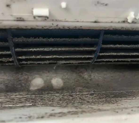 金湖空调吹的风有股烧焦味是怎么回事